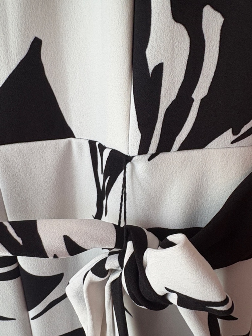 Liz Claiborne Black and White Floral Tie-Waist Jumpsuit - Picture 8 of 12